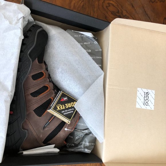 Brand New With Tags Stylish ECCO Boots - Picture 2 of 16